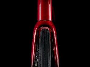 ποδηλατο-trek-domane-al-2-disc-gen-4-crimson-to-dark-carmine-fade-2025-8