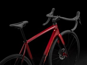 ποδηλατο-trek-emonda-alr-5-disc-crimson-to-dark-carmine-fade-2025-3