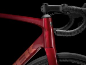 ποδηλατο-trek-emonda-alr-5-disc-crimson-to-dark-carmine-fade-2025-5