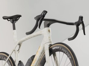 ποδηλατο-trek-madone-slr-7-gen-8-era-white-supernova-marble-2025-5