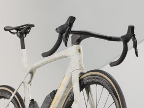 ποδηλατο-trek-madone-slr-9-gen-8-era-white-supernova-marble-2025-5