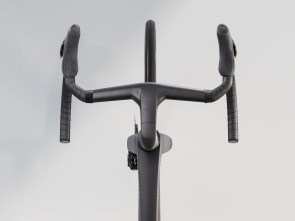 ποδηλατο-trek-madone-slr-9-gen-8-matte-carbon-smoke-prismatic-pearl-2025-3